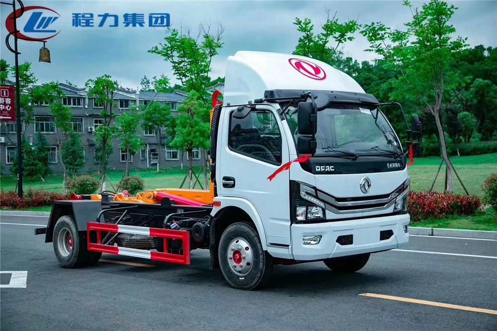 国六【7-8方】东风D7 勾臂垃圾车