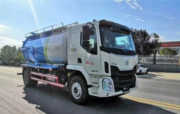 东风柳汽12方吸污车